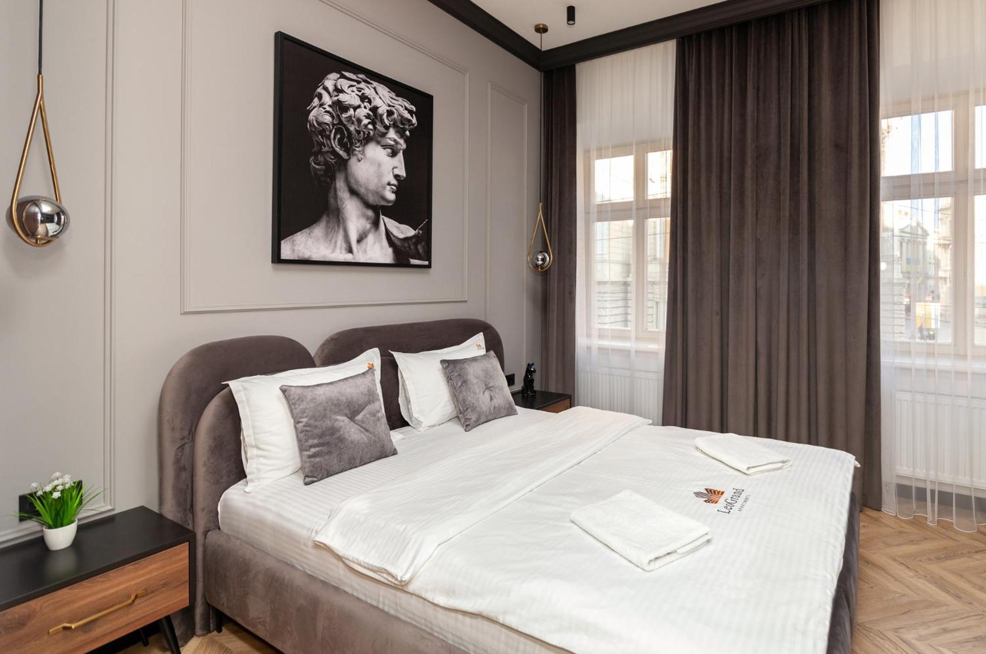Leogrand Vip On Svobody Avenue 43 Apartment Lviv Exterior photo
